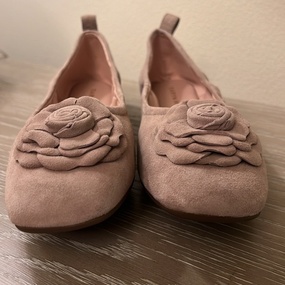 NWOT Taryn Rose Rosalyn Suede Ballet Flat w/tonal rosette adorning a square toe - Picture 4 of 10